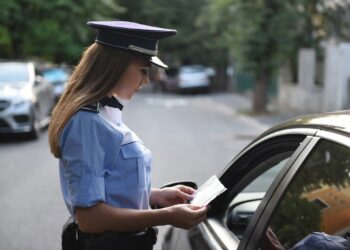Senatul a eliminat amenda pentru permisul uitat acasă