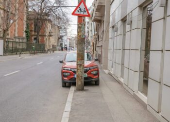Primăria Capitalei reia ridicarea mașinilor parcate ilegal în centrul Bucureștiului