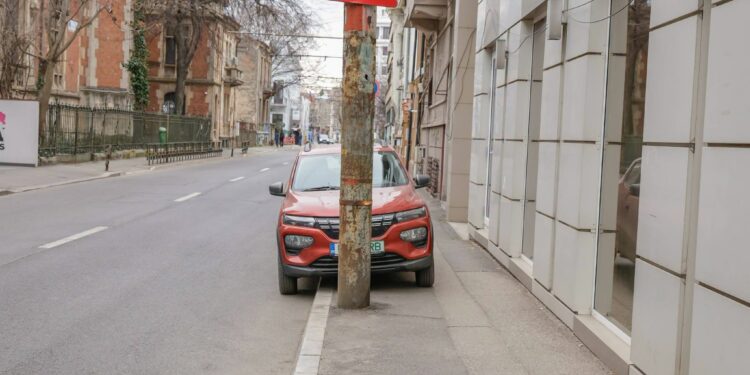 Primăria Capitalei reia ridicarea mașinilor parcate ilegal în centrul Bucureștiului