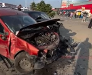 Accident într-o parcare de lângă București. O șoferiță a avariat 12 mașini și a rănit două persoane
