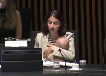 Un bebeluș de trei luni a participat la reuniunea miniștrilor europeni