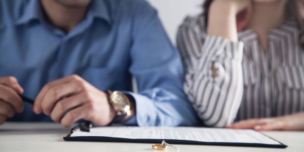 Tot mai multe divorțuri în România. Statisticile arată că la 10 căsătorii există aproximativ 7 despărțiri