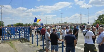 Protest la combinatul siderurgic din Galați. Angajații cer salariile restante