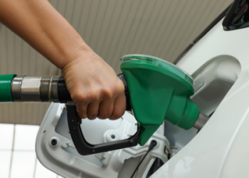 Scumpiri la carburanți. Motorina a trecut de 10 lei/litru