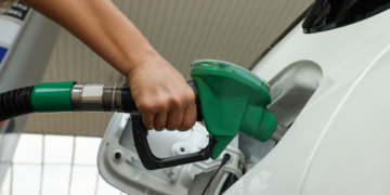 Scumpiri la carburanți. Motorina a trecut de 10 lei/litru