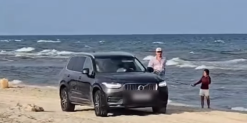 Șofer amendat după ce a intrat cu mașina pe plaja din Vadu
