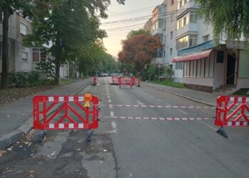 Asfalt surpat în Buzău după zeci de intervenții la canalizare. Compania de Apă dă vina pe deșeurile aruncate în rețea