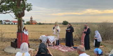 ÎPS Teodosie a oficiat rugăciuni pe câmp pentru ploaie