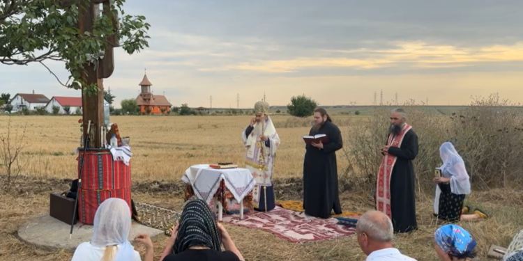 ÎPS Teodosie a oficiat rugăciuni pe câmp pentru ploaie