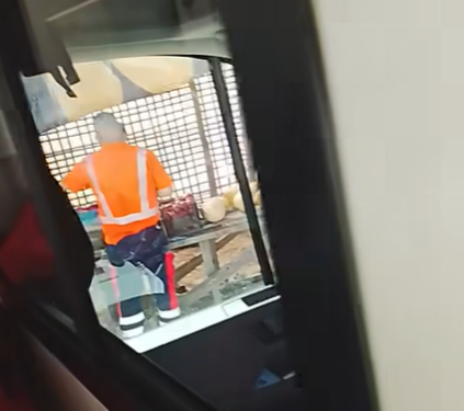 Ambulanță oprită pentru cumpărături în timpul transportului unui copil bolnav