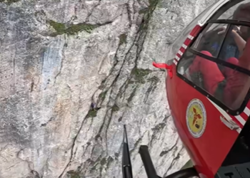 Doi alpiniști germani, recuperați cu elicopterul de pe Valea Albă