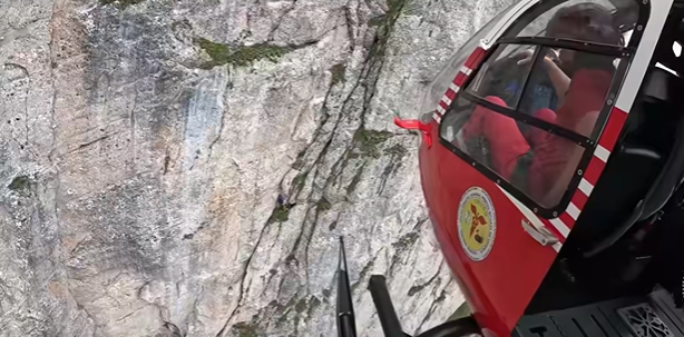 Doi alpiniști germani, recuperați cu elicopterul de pe Valea Albă
