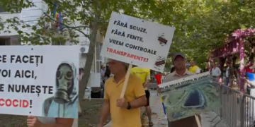 Protest la Garda de Mediu din cauza mirosurilor din sudul Bucureștiului. Locuitorii cer măsuri în cazul gropii Vidra