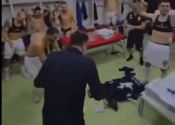 Președintele lui Dinamo City a aruncat teancuri de bani în vestiar după calificarea în Conference League