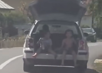 Doi copii, transportați în portbagajul unei mașini în Gorj. Șoferul a fost amendat cu 1.730 de lei