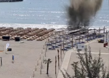 Fragment de dronă cu explozibil, detonat pe plaja din Olimp