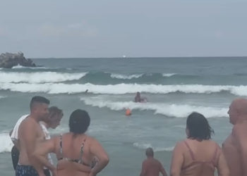 Tragedie la Eforie Nord: a fost scos de trei ori din mare, dar a ignorat steagul roșu. A patra oară nu a mai putut fi salvat