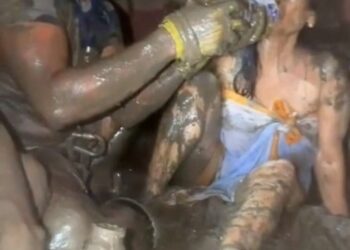 Femeie găsită în viață după 10 zile sub dărâmături, în Nepal. Familia începuse deja ritualurile funerare