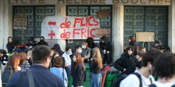 Proteste masive în Franța: peste 6.000 de arestări și sute de școli afectate. Un adolescent și-a pierdut o mână