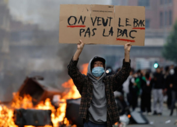 Protestele liceenilor iau amploare în Franța! Aproape 2.000 de persoane reținute, peste 300 de membri ai forțelor de ordine răniți