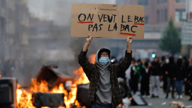 Protestele liceenilor iau amploare în Franța! Aproape 2.000 de persoane reținute, peste 300 de membri ai forțelor de ordine răniți
