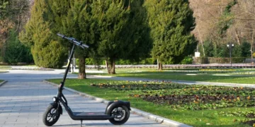 Trotinetele electrice ar putea necesita un curs obligatoriu de legislație rutieră. Proiectul a trecut de Senat